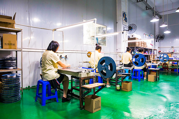 銳碩五金告訴您精密沖壓件卷帶包裝需要注意問題，很重要噢
